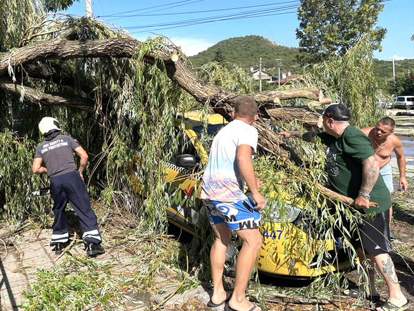 Лятна буря нанесе много щети в Девня