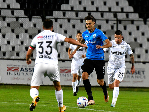 Черно море оглави еднолично Първа лига след разгромна победа срещу Славия на Бакеро