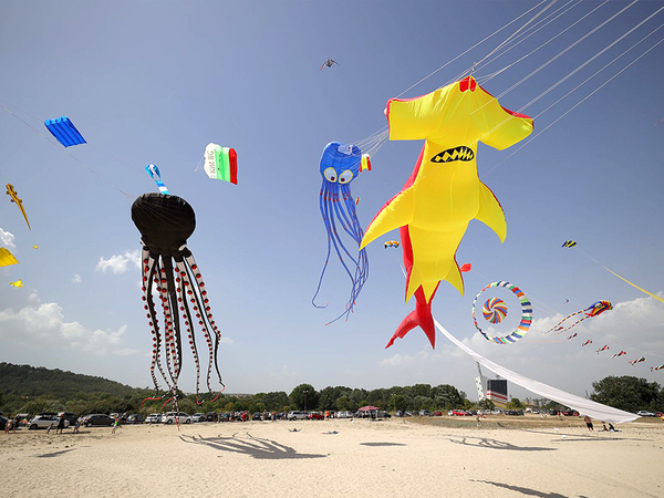 За 11 път: Фестивалът на хвърчилата предлага пъстро шоу в небето над Варна