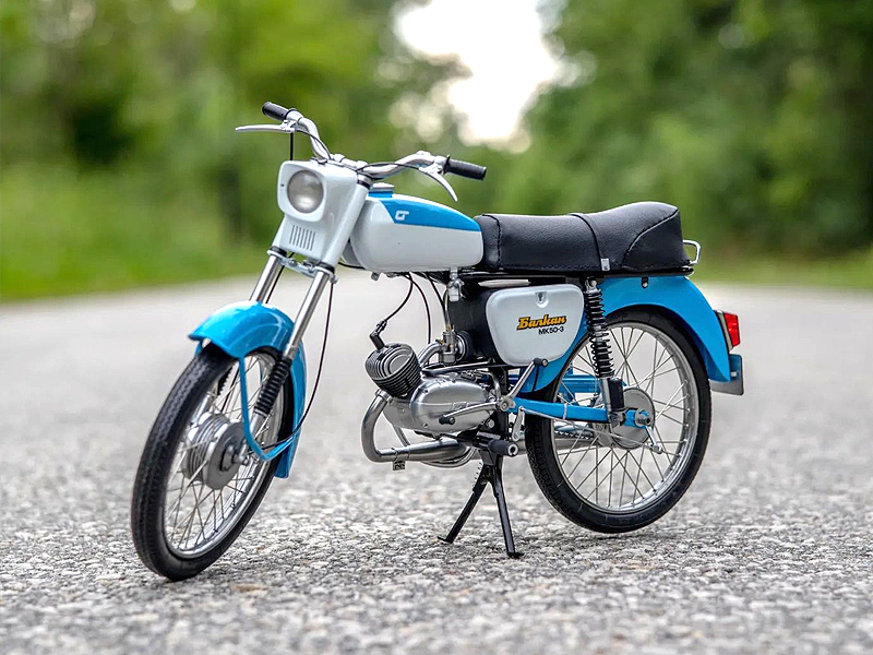 Модели на автомобили, самолети, кораби и сгради излагат в залата на Учебния музей към Археологическия музей от 19 август