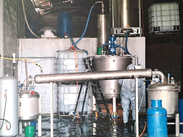 Задържаха трима чужденци за производство на наркотици