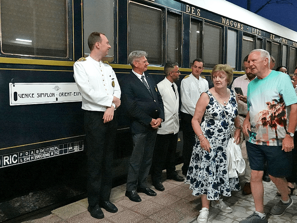 "Ориент експрес" премина през Варна за втори път тази година (СНИМКИ)