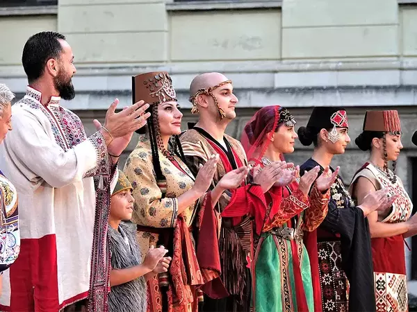 Уникални арменски национални носии бяха представени за първи път във Варна