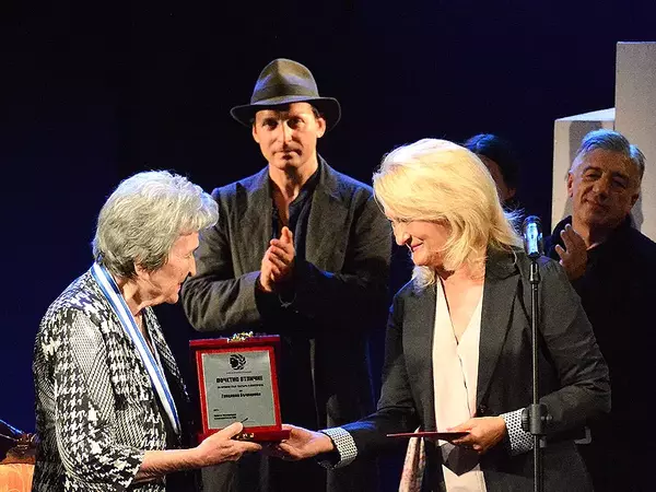 Община и Министерство поздравиха актрисата Грациела Бъчварова за 90-годишния ѝ юбилей