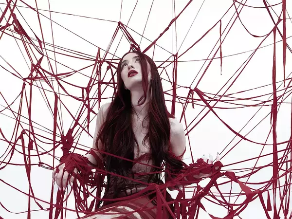 ALMA представи "Voodoo Doll"