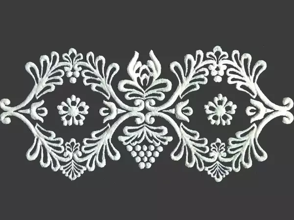 Уникални триизмерни текстилни пана показва в изложба Регионалната библиотека във Варна