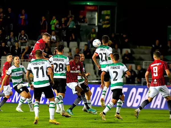 Футболен трилър в 13-ия кръг сътвориха Черно море и Локомотив (Пловдив)