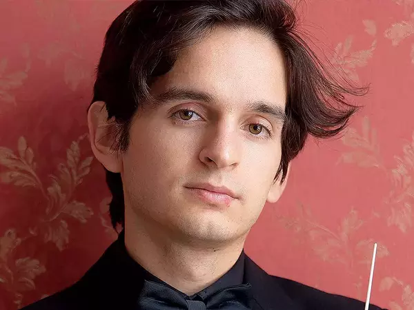 3 награди от международен конкурс за млади диригенти спечели варненският диригент Петър Тулешков