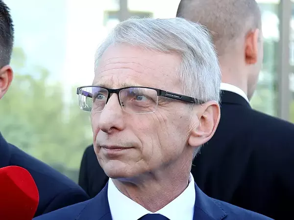 Кабинетът "Денков" оцеля след първи вот на недоверие