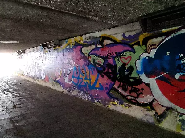 След набези на вандали: Възстановяват повреденото осветление на подлези във Варна