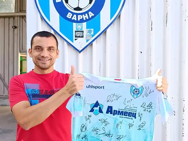 Последни дни на благотворителния търг с фланелката на Черно море