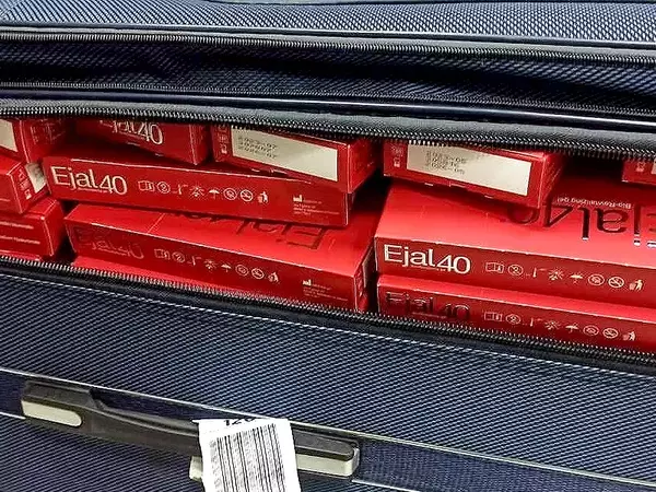 Козметични продукти за 50 000 лева задържаха митничари на Летище Варна