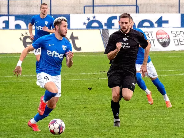 Спартак (Варна) и Спортист (Своге) направиха резултатно реми