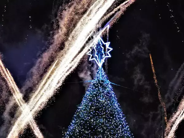 Коледните светлини във Варна грейват на 6 декември