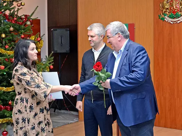 Отличиха 15 млади учители във Варна