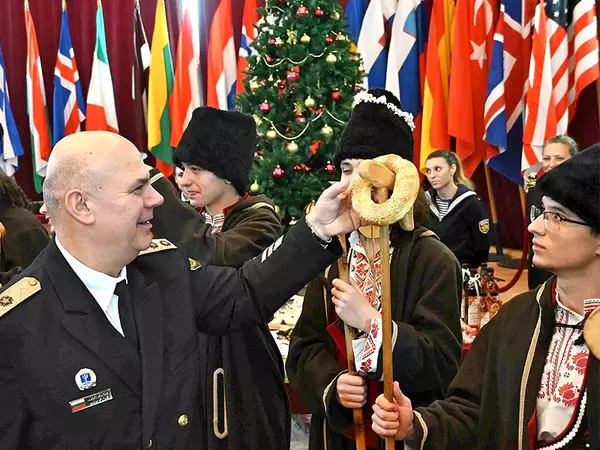 Благотворителен коледен базар събира средства за децата на загинали военнослужещи