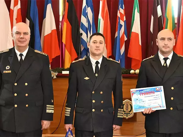 Наградиха заслужили военни моряци