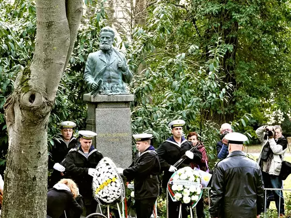 Във Варна почетоха паметта на Ботев