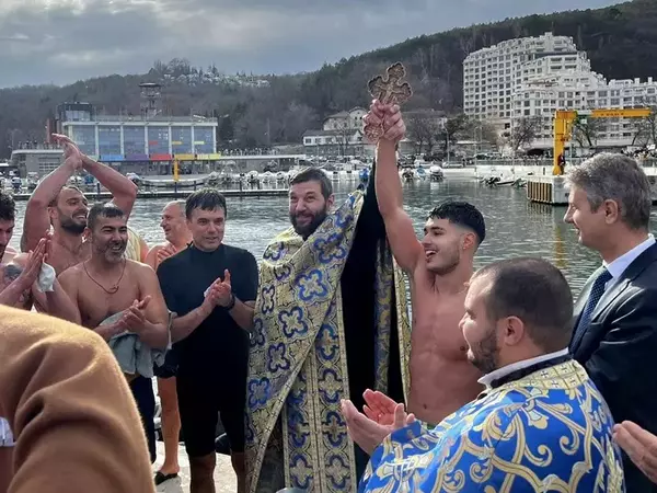 18-годишният Александър Темелков "спаси" кръста в Аспарухово