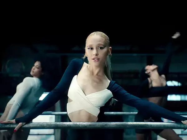 Първи самостоятелен сингъл от три години насам издаде Ariana Grande