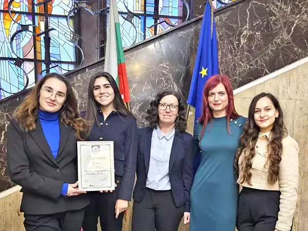 Първо място в националното студентско състезание по административноправни науки спечели ВСУ