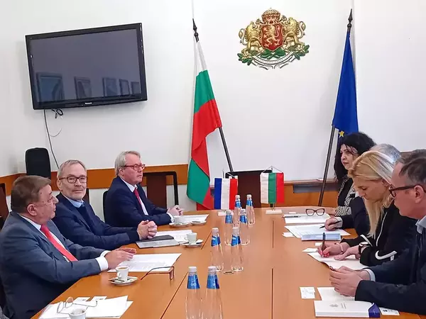 Насърчаване на културния и образователен обмен с Франция, обсъдиха във Варна