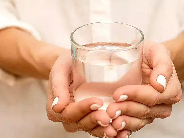 Експерти: Научете детето си да пие редовно вода, това ще го предпази от астма и алергии