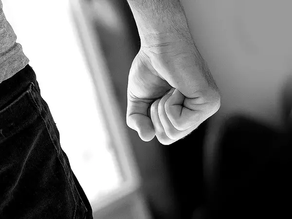 Задържаха 48-годишен, заплашил с убийство жената, с която живее