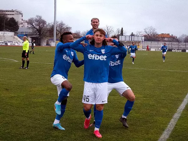 Спартак (Варна) спечели морското дерби срещу Черноморец (Бургас) във Втора лига