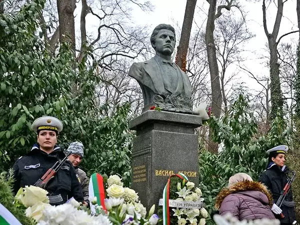 Варненци се преклониха пред паметта на Апостола на свободата