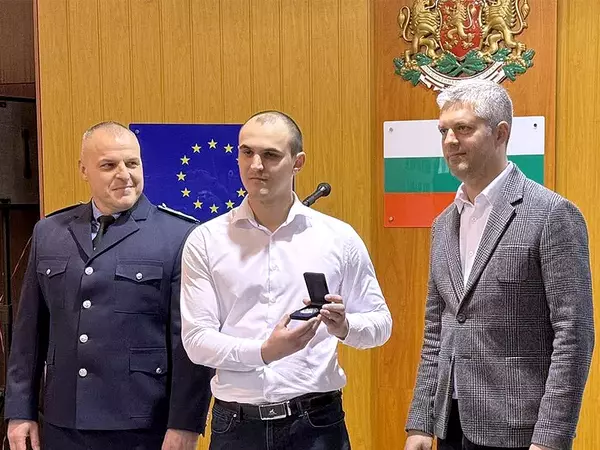 Полицай, демонстрирал отлични резултати, беше награден в Общината