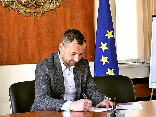 Ремонтират с над 1 200 000 лв. централния площад във Вълчи дол