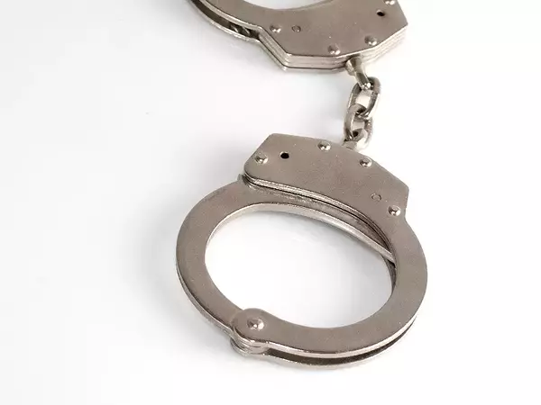 Майка на 1-годишно дете остава в ареста за разпространение на наркотици