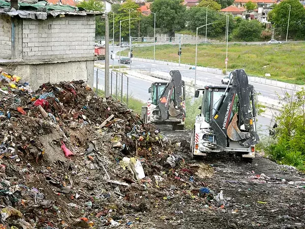 Само за ден: 100 тона отпадъци почистиха от Максуда