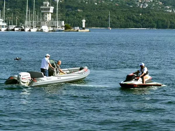 Демонстрация по спасяване на човек зад борд извършиха в деня на моряка във Варна