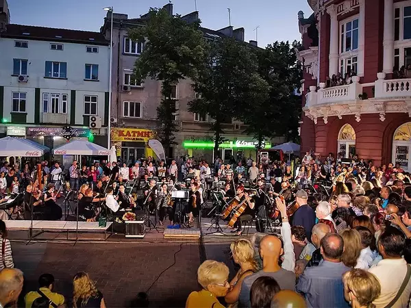 Програма от български и руски композитори за концерта на площад "Независимост" на 27 юли