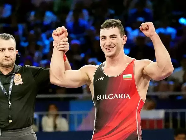 Семен Новиков излиза за злато от Олимпийския турнир по борба в Париж