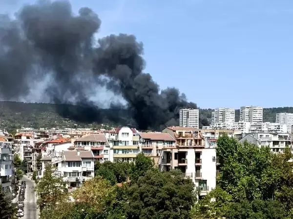 Пожар в строителна борса и автосервиз стресна варненци в сряда