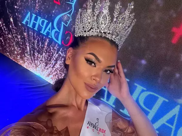 18-годишната Александра Христова e новата Мис Варна