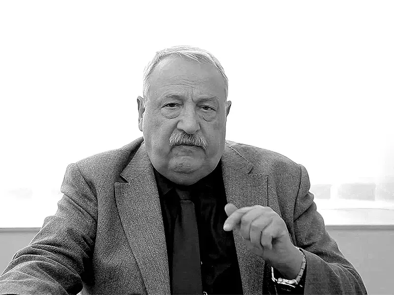 Напусна ни Иван Гарелов