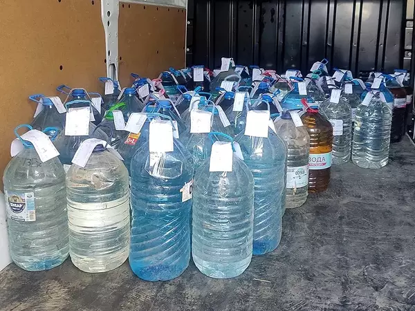 Над 1500 литра наливен алкохол в бидони откриха митничари при проверки по Черноморието