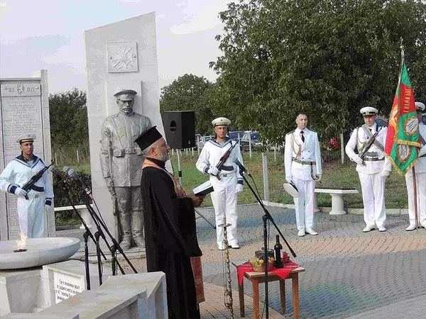 С военен ритуал почетоха паметта на загиналите за освобождението на Добруджа
