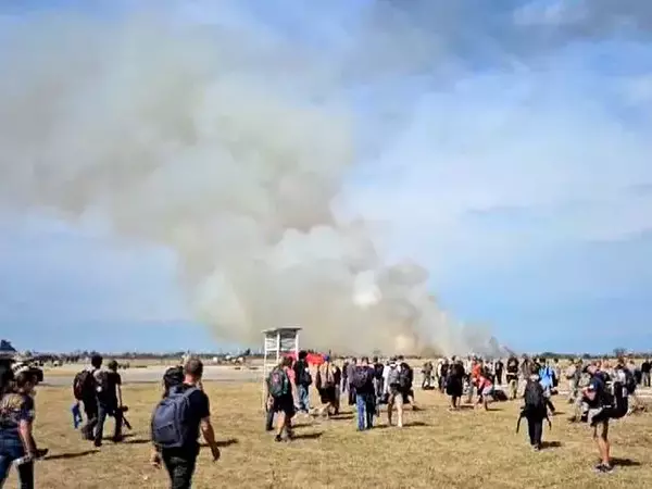 Военен самолет се разби при подготовка за авиошоу (ВИДЕО)