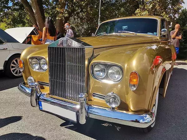 125 ретро автомобила участваха в националния конкурс за елегантност във Варна