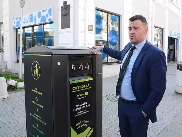 Иновативен контейнер за отпадъци монтираха в центъра на Варна