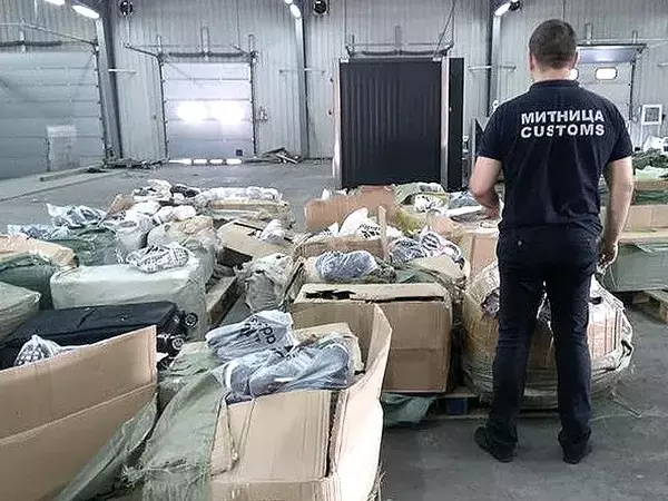 Варненски митничари задържаха над 100 000 "маркови" химикалки от Китай