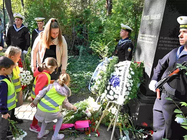 Варна отбеляза Деня на народните будители