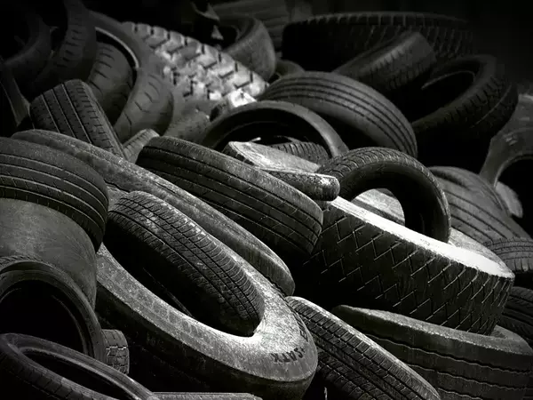 Следят за нерегламентирано изхвърляне на стари автомобилни гуми във Варна