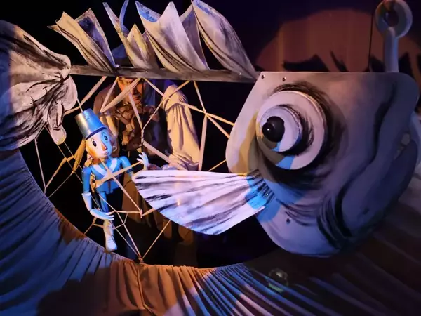 Пред пълни зали Варненският куклен театър играе новия си спектакъл "Храбрият оловен войник"