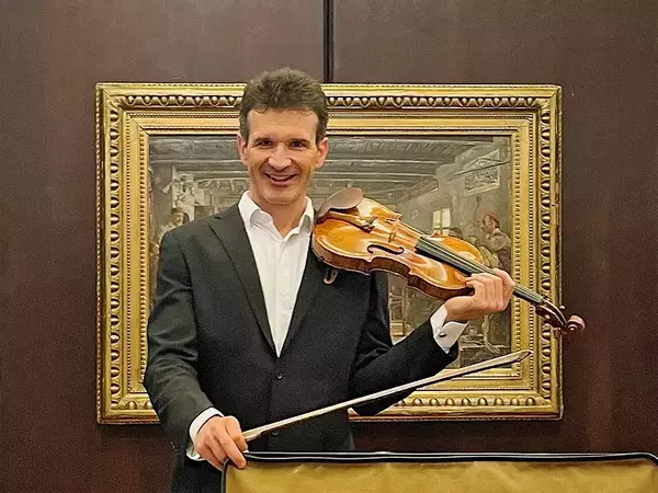 На концерт във Варна: Светлин Русев ще свири на тристагодишната цигулка Страдивариус